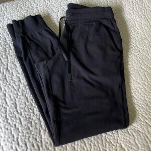 Lulu Lemon Sweatpants Joggers Sz 8 Perfect condition. Black